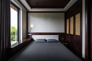 Inside a Stunning 300-Square-Meter Green Oasis Villa in the City - image 3