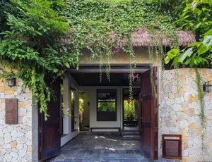 Inside a Stunning 300-Square-Meter Green Oasis Villa in the City - image 10