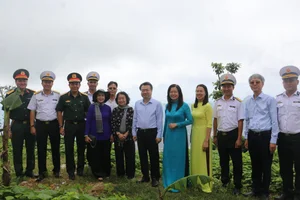 HCMC Officials Visit Con Dao for July 27th Remembrance Day - image 8