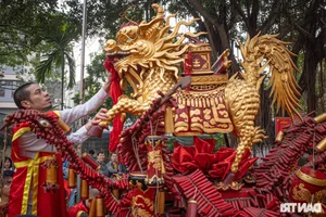 Thousands Gather for the Vibrant Dong Ky Firecracker Procession Festival in Bac Ninh - image 12