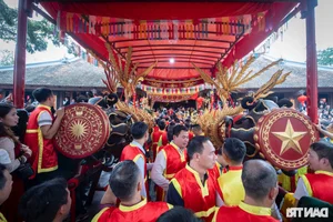 Thousands Gather for the Vibrant Dong Ky Firecracker Procession Festival in Bac Ninh - image 1