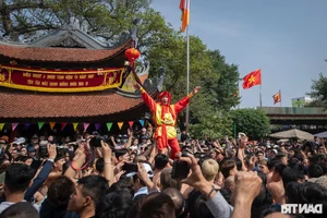 Thousands Gather for the Vibrant Dong Ky Firecracker Procession Festival in Bac Ninh - image 11
