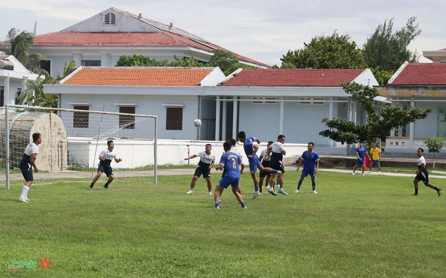 Vietnam and Philippines Navies Conduct Friendly Exchange on Song Tu Tay Island