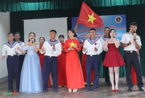 Vietnam and Philippines Navies Conduct Friendly Exchange on Song Tu Tay Island - image 2