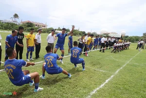 Vietnam and Philippines Navies Conduct Friendly Exchange on Song Tu Tay Island - image 1