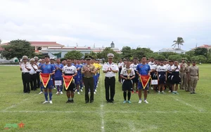 Vietnam and Philippines Navies Conduct Friendly Exchange on Song Tu Tay Island - image 4
