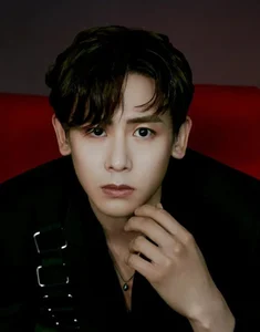 K-Pop Idol’s Visual Transformation Sparks Intense Online Debate and Reactions - image 1