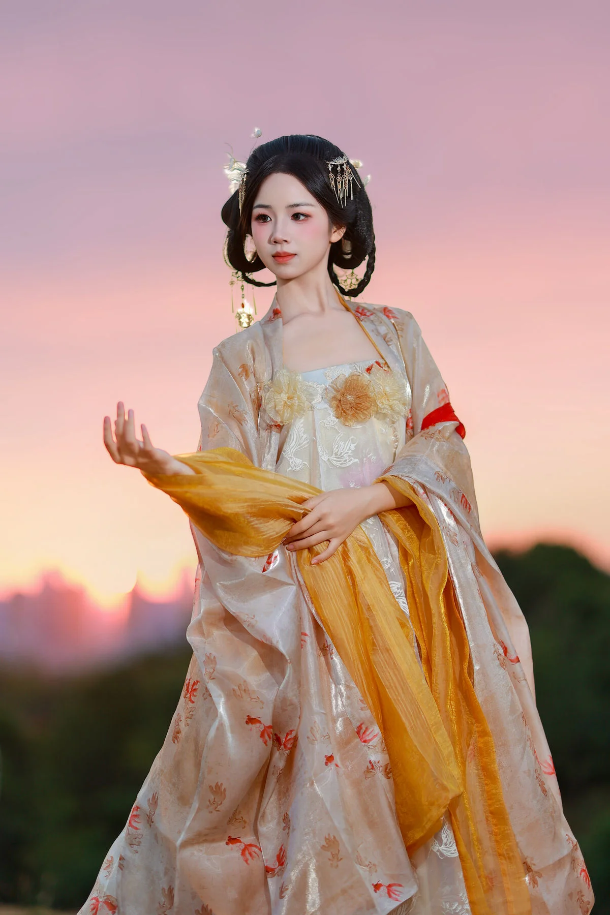 Stunning Mountain Sunset Photography: Xiao Du Tong Xue in YiTuYu Art Language Vol.9311 – Golden Hour Aesthetic and Scenic Travel Inspiration