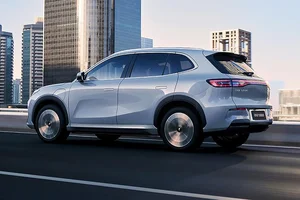 Affordable Geely EX5 2026 Hits Chinese Market Rivaling Compact Car Prices - image 6