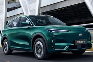Affordable Geely EX5 2026 Hits Chinese Market Rivaling Compact Car Prices - image 9