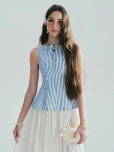 Effortless Elegance: 4 Formulas to Style Light Blue Outfits This Season - image 2