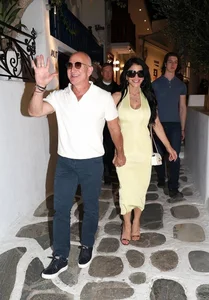 Lauren Sanchez: The Sexy Summer Fashion Style of Jeff Bezos' Fiancee - image 1