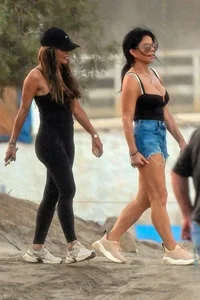 Lauren Sanchez: The Sexy Summer Fashion Style of Jeff Bezos' Fiancee - image 2