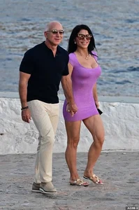 Lauren Sanchez: The Sexy Summer Fashion Style of Jeff Bezos' Fiancee - image 9