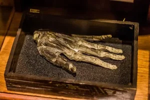 The Chilling Legend of the Hand of Glory: A Macabre Artifact in British History - image 0