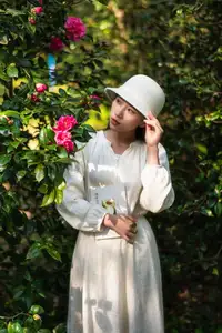 Zhong Ting Er's Serene Reading in Nature - YiTuYu Vol 8584 Art Language Collection - image 8