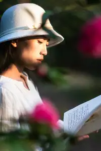 Zhong Ting Er's Serene Reading in Nature - YiTuYu Vol 8584 Art Language Collection - image 10