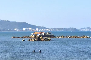 The Magical White Sand Island Emerging in the Heart of Nha Trang Bay - image 1