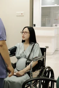 Joyce Pham, Daughter of Minh Nhua, Shares Radiant Photos Before Giving Birth - image 2