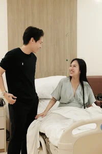 Joyce Pham, Daughter of Minh Nhua, Shares Radiant Photos Before Giving Birth - image 1