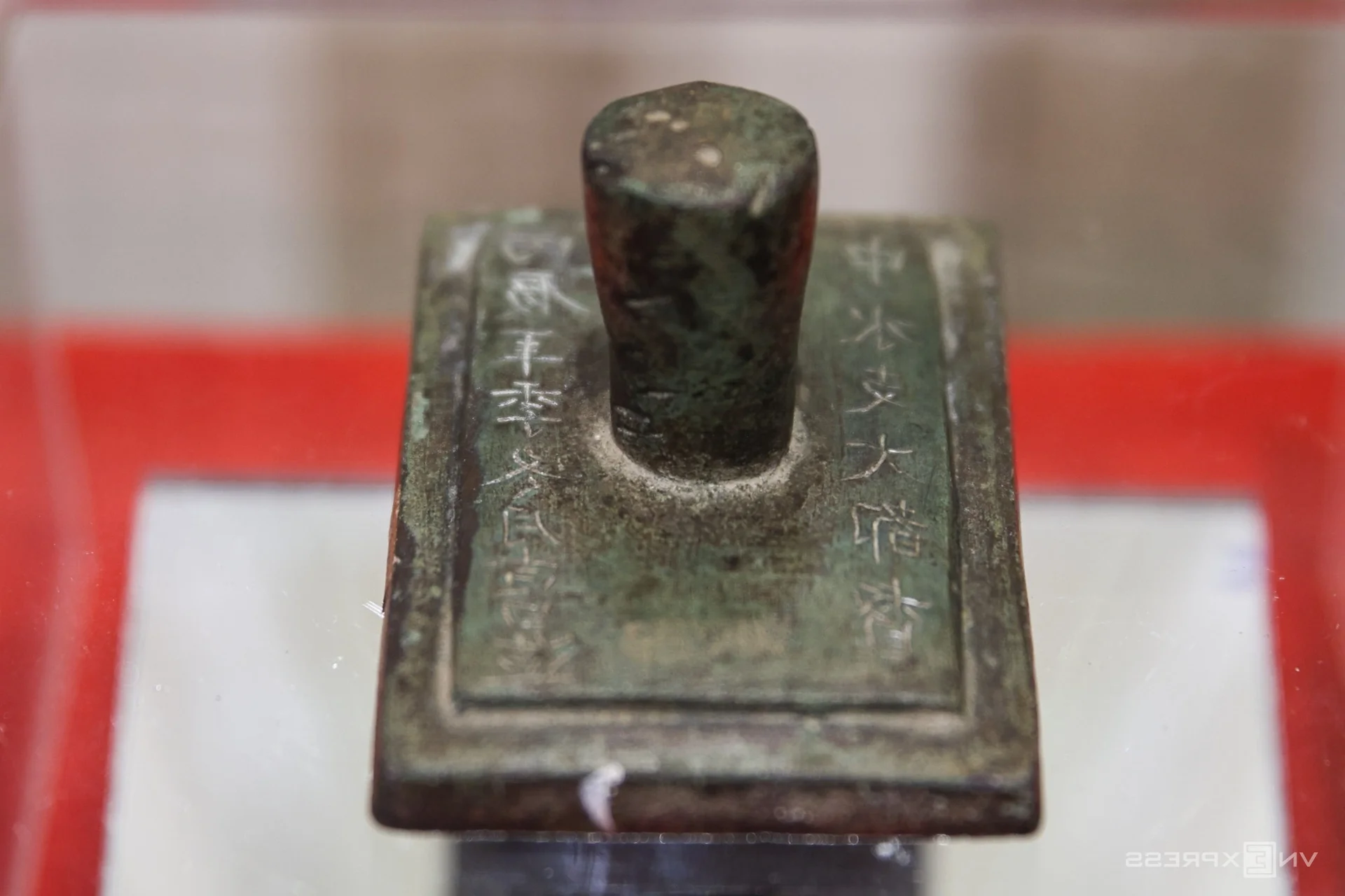 Rare Imperial Hue Artifacts Exhibited in Ho Chi Minh City