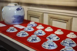 Rare Imperial Hue Artifacts Exhibited in Ho Chi Minh City - image 4
