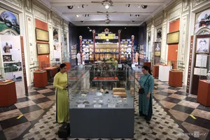 Rare Imperial Hue Artifacts Exhibited in Ho Chi Minh City - image 9