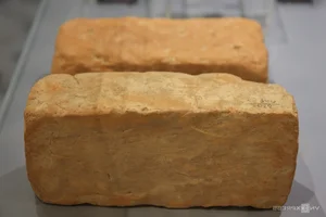 Rare Imperial Hue Artifacts Exhibited in Ho Chi Minh City - image 7