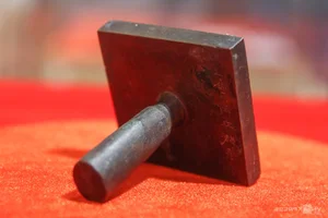 Rare Imperial Hue Artifacts Exhibited in Ho Chi Minh City - image 2