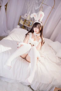 Stunning Fluffy White Rabbit Cosplay by Shen Le Ban Zhen Dong - image 5