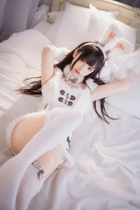 Stunning Fluffy White Rabbit Cosplay by Shen Le Ban Zhen Dong - image 34