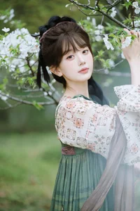 Chunri Chichi Elegant Portrait Gallery: Exquisite Fashion and Style Highlights - image 1