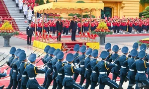 Vietnam Welcomes Xi Jinping with a Prestigious 21-Gun Salute - image 4