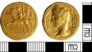 Amateur Metal Detectorist Unearths Incredible Historic Treasure in Field - image 3