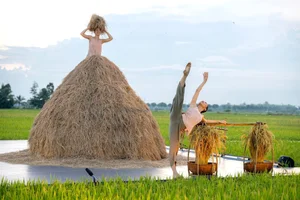 Breathtaking Contemporary Dance Performance in Hoi An Golden Rice Fields - image 2