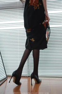 IESS Tuan Tuan Black High Heels Elegant Fashion Photography - image 3