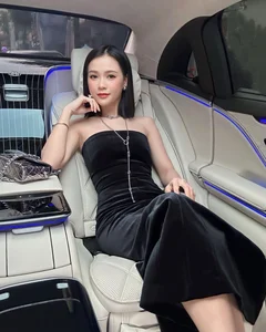 Inside the Glamorous Wardrobe of a High-Net-Worth Influencer - image 1