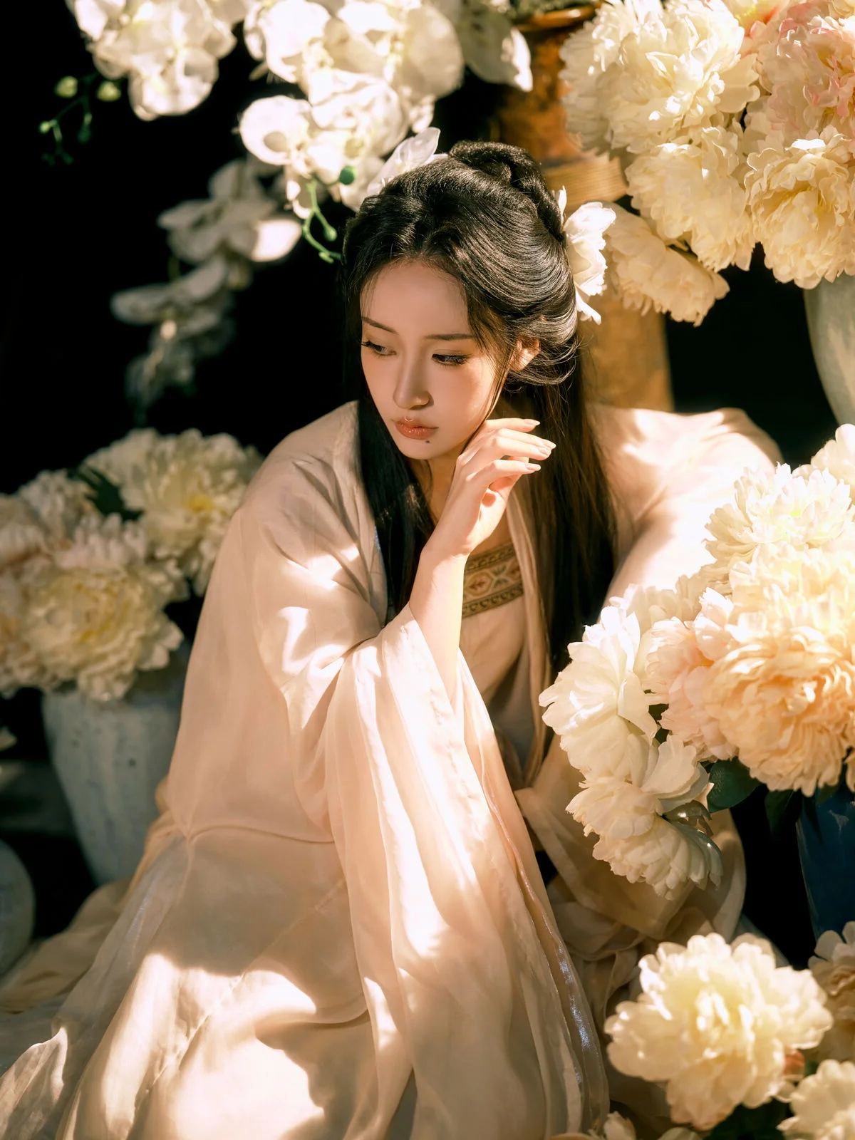 YiTuYu Art Language Vol 9683: Elegant Portrait Collection by Tanya