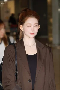 Popular K-Pop Female Idol Viral Height And Stunning Proportions - image 3