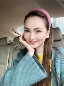 Miss World Vietnam Diem Huong Finds Love with Canadian Husband David After Five Years - image 6