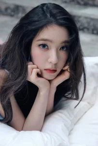 K-Pop Visual Queens: Irene, Lisa, and Twice Stunning Red Carpet and Performance Styles - image 6