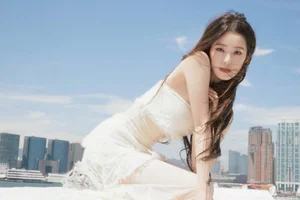 K-Pop Visual Queens: Irene, Lisa, and Twice Stunning Red Carpet and Performance Styles - image 11