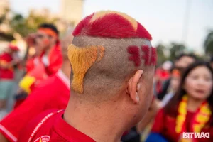 Vietnamese Football Fans Paint Thailand Stadium Red to Cheer National Team in Championship Final - image 16