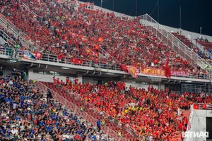 Vietnamese Football Fans Paint Thailand Stadium Red to Cheer National Team in Championship Final - image 3