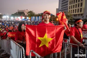 Vietnamese Football Fans Paint Thailand Stadium Red to Cheer National Team in Championship Final - image 17