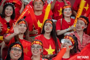 Vietnamese Football Fans Paint Thailand Stadium Red to Cheer National Team in Championship Final - image 14