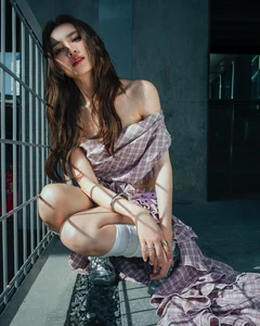 Lan Ngoc Stuns Fans in Optical Illusion Dress Showcasing Her Flawless Physique - image 4