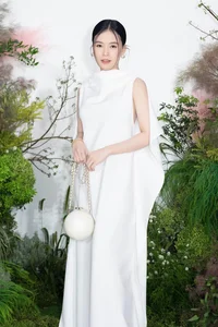 Vietnamese Celebrity Moms Amaze Fans with Rapid Postpartum Weight Loss Results - image 1