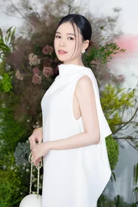 Vietnamese Celebrity Moms Amaze Fans with Rapid Postpartum Weight Loss Results - image 7