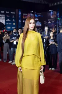 Vietnamese Celebrity Moms Amaze Fans with Rapid Postpartum Weight Loss Results - image 6